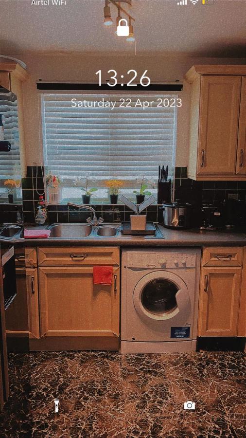 Lovely 2 Bed Flat/Apt in East London- Nice Estate. Dagenham Exterior foto