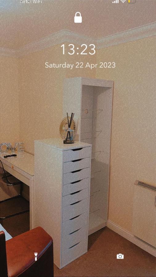 Lovely 2 Bed Flat/Apt in East London- Nice Estate. Dagenham Exterior foto