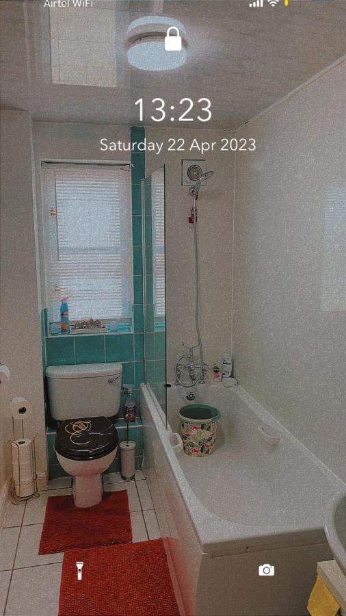 Lovely 2 Bed Flat/Apt in East London- Nice Estate. Dagenham Exterior foto